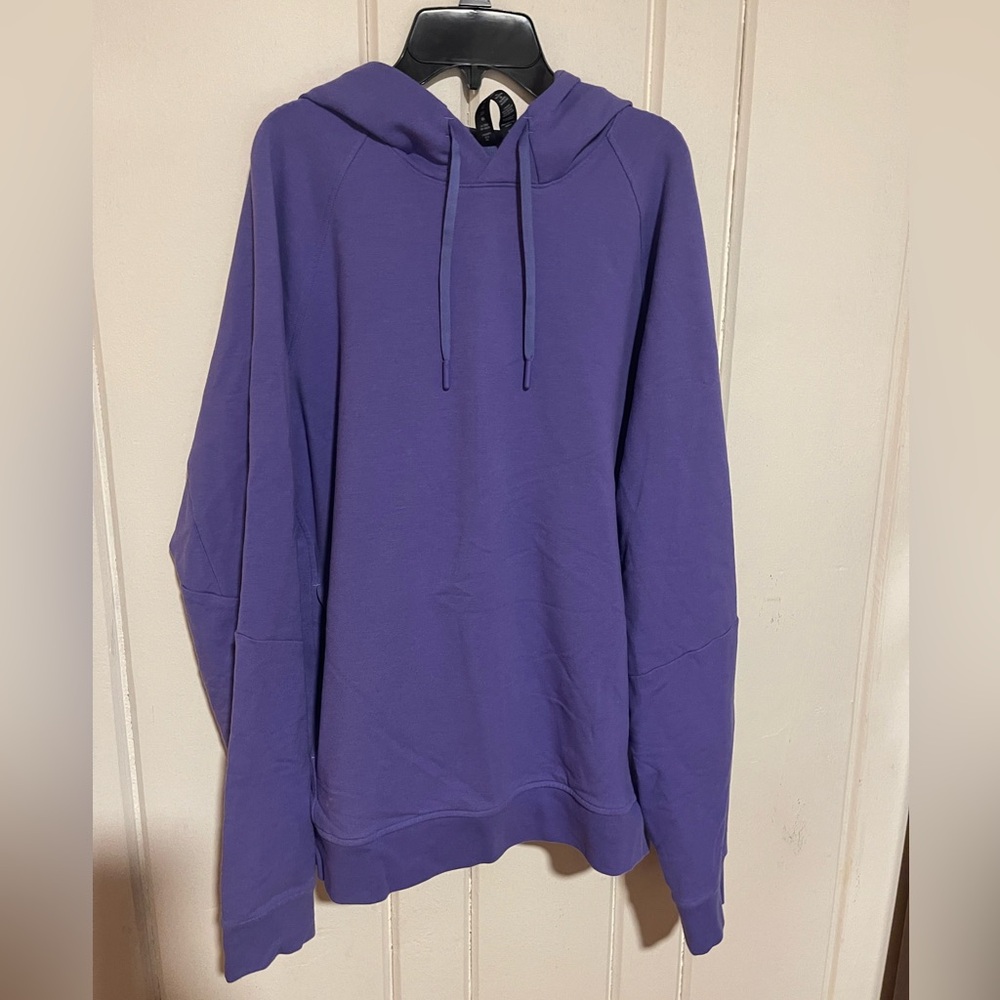 Like new, purple Lululemon hoodie. Women’s. Purple.